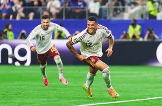 Pedro Porro celebra o gol marcado contra a França –