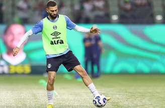 Zagueiro perdeu espaço no Grêmio e despertou interesse de outros clubes –