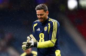 Craig Gordon durante treino da seleção da Escócia –