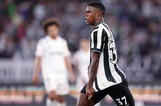 Kadir aproveita falha da defesa do Santos para fazer o gol –