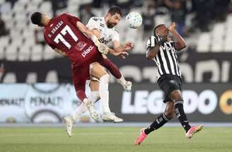 Léo Linck brilhou na vitória do Botafogo sobre o Santos –