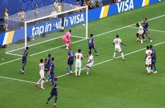 Lionel Messi abriu o placar para a Argentina no primeiro tempo e deu assistência para o gol da vitória em cobrança de escanteio –