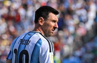 Messi chora ao ficar com o vice da Copa do Mundo –