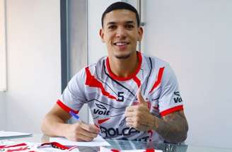 Naves assinou contrato por quatro temporadas –