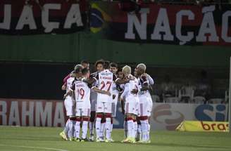 Matheuzinho comemora gol que abriu o placar no último Chapecoense x Flamengo –