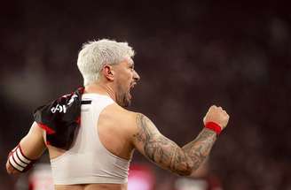 Camisa 10 do Flamengo em treino no Ninho do Urubu –