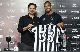 Monzón ao lado de Paulinho durante apresentação ao Botafogo –