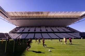 Jogadores do Corinthians não aprovaram novo gramado da Neo Química Arena –
