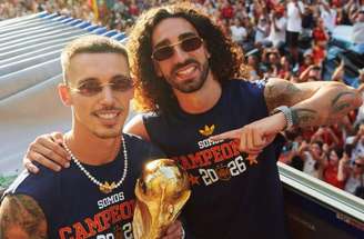 Desfile dos jogadores espanhóis com a taça da Copa do Mundo de 2026 –