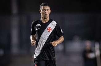 Rojas veste a camisa 10 do Vasco – Fotos: Matheus Lima/Vasco