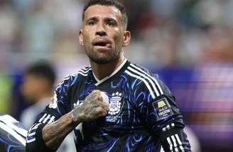 Otamendi em ação com a camisa da Argentina na Copa do Mundo de 2026 –