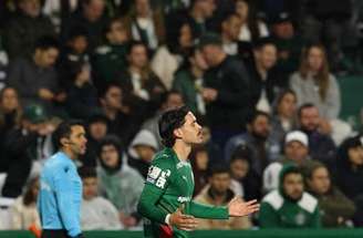Mauricio celebra um de seus gols pelo Palmeiras diante do Coritiba –