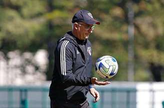 Dorival não renovou e Vitor Pereira entrou em sua vaga –