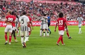 De falta, Miretti fez o gol da Juventus sobre o Standart Liege –