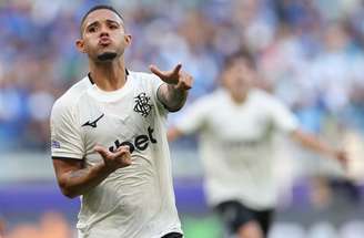 Danilo não se intimida com a marcação –