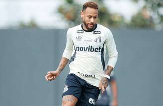 Neymar fez os dois gols do Santos contra a Chapecoese –