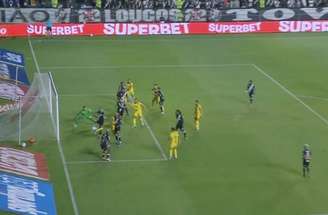 Igor Formiga vibra após fazer o gol do Mirassol no empate com o Vasco.