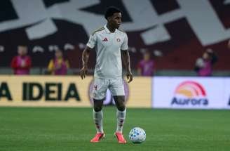 Conde Esteban se desculpou por trocar jogador dois minutos após falha em campo –