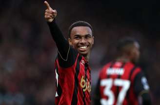 Junior Kroupi em ação com a camisa do Bournemouth na Premier League –