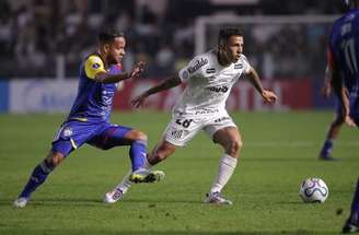 Neymar em ação contra a UCV na Vila Belmiro –
