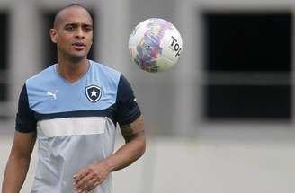 Tássio em apresentação ao Botafogo em 2015 –