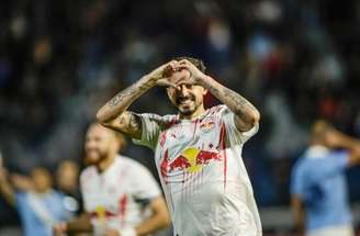 Pedro Henrique comemora o gol que deu à classificação ao Massa Bruta –