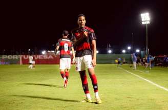 Alan Santos pode deixar o Flamengo ainda nesta janela –
