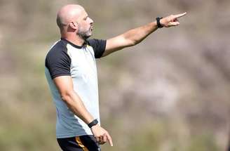 Júnior Santos se recuperou de uma fissura no pé direito e pode voltar a jogar pelo Botafogo –