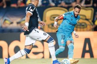 Rony celebra: fez o gol da classificação santista. Com passe de Neymar.