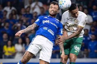 Matheus Henrique fratura nariz ao ser atingido pelo pé do zagueiro Doma em disputa de bola na área da Chapecoense –