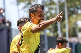 Luis Vidal, de 52 anos, pode reforçar o Recoleta nas oitavas de final da Sul-Americana –