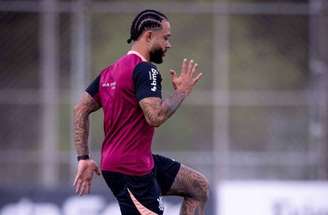Memphis Depay quer permanecer no Corinthians-