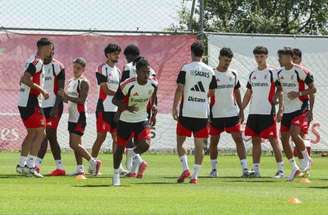 Richard Rios durante treinamento do Benfica –