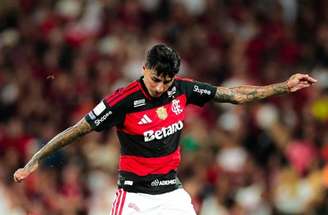 Joga a luva! Lucas Arcanjo voa, mas não alcança balaço de Erick Pulgar –