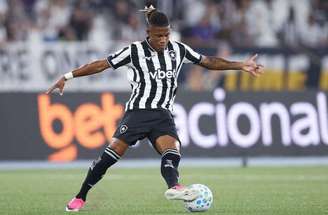 Botafogo deseja receber até 40 milhões de euros (R$ 236,6 milhões) por Danilo –