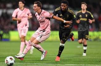 Celik, da Juventus, arrisca o chute no amistoso com o Palermo, em Perth, Austrália –