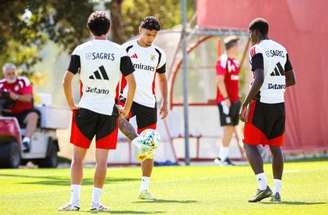 Preparação do Benfica antes da partida válida pela terceira fase preliminar da Liga Europa –