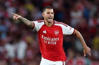 Arsenal e Como ficam no 1 a 1 em amistoso no Emirates Stadium –