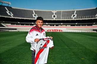 Thiago Almada durante treinamento pelo River Plate –