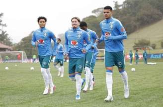 Brasil fecha a prepração para o amsiotos com a Bolivia. Mas o técnico Paulo Victor  já avisou: darpa chances aos que não começaram como tityular no primeiro jogo com os bolivianos.
