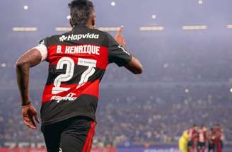 Bruno Henrique sofreu dura entrada de Matheus Henrique, seguiu jogando e agora é dúvida –