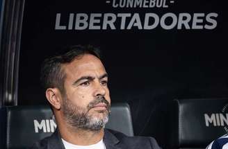Artur Jorge durante Cruzeiro x Flamengo, no Mineirão. –