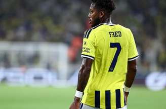 Meia fez pré-temporada e atuou na pré-Champions pelo clube turco –