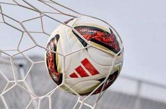Bola Torfabrik, da Adidas, pdoe ser o terror dos goleiros na Bundesliga –