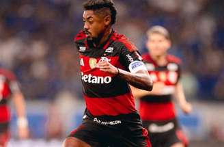 Mesmo com dores, Bruno Henrique seguiu em campo até os 20′ do segundo tempo –