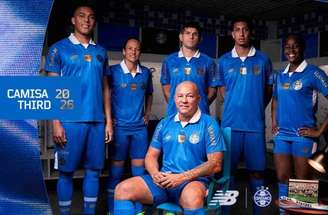 Modelo completamente azul do Grêmio será usado contra a Chapecoense, pelo Brasileirão –