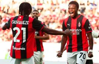 Italianos comemoram vitória sobre o United –