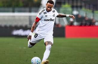 Camisa 10 do Santos reagiu a uma comparação com o volante do Vasco –