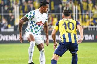 Fabrício Baiano em ação no futebol europeu.