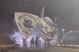 Jogadores ganham apoio da torcida –